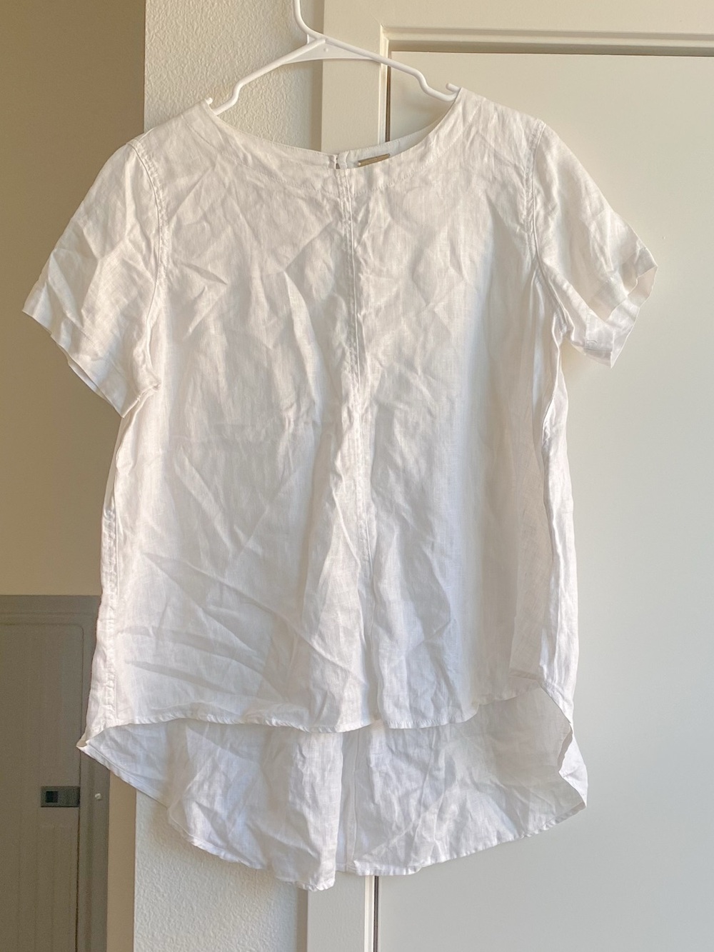 Magaschoni High-Low hemline White Linen Blouse Size M Lagenlook Coastal Beach